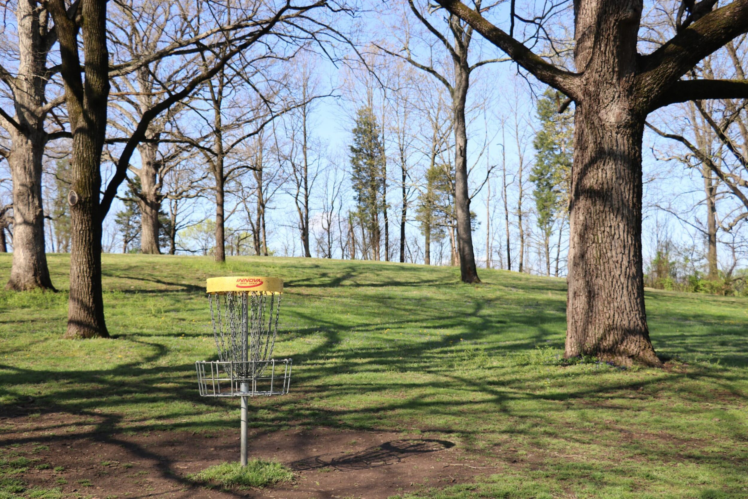 Disc golf cage located in the hilly Highland Park Disc Golf Course.